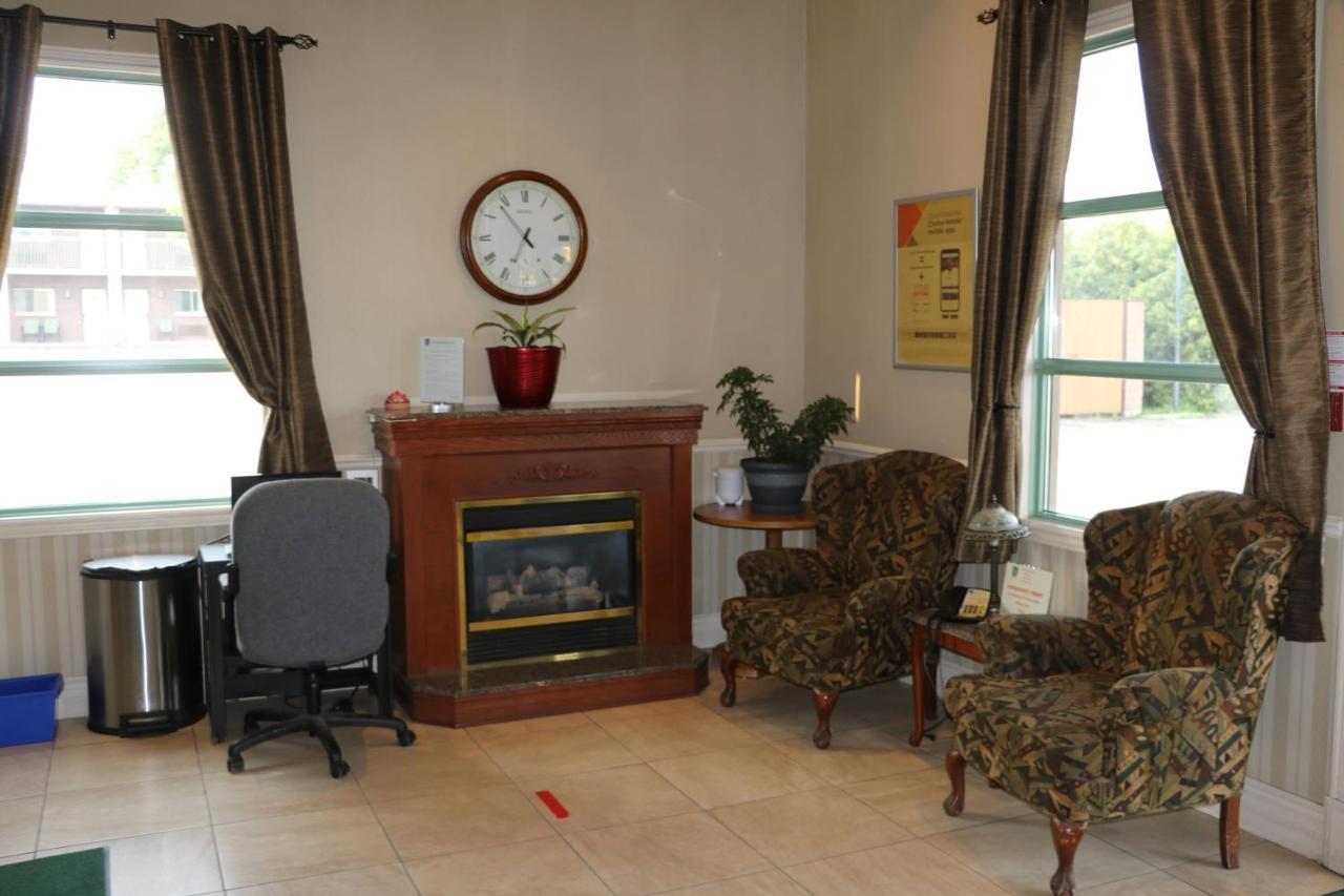 Quality Inn & Suites 1000 Islands Гананок Екстериор снимка
