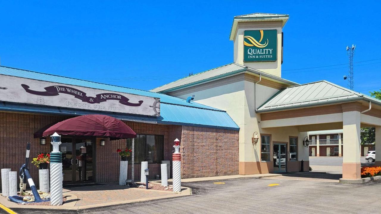 Quality Inn & Suites 1000 Islands Гананок Екстериор снимка