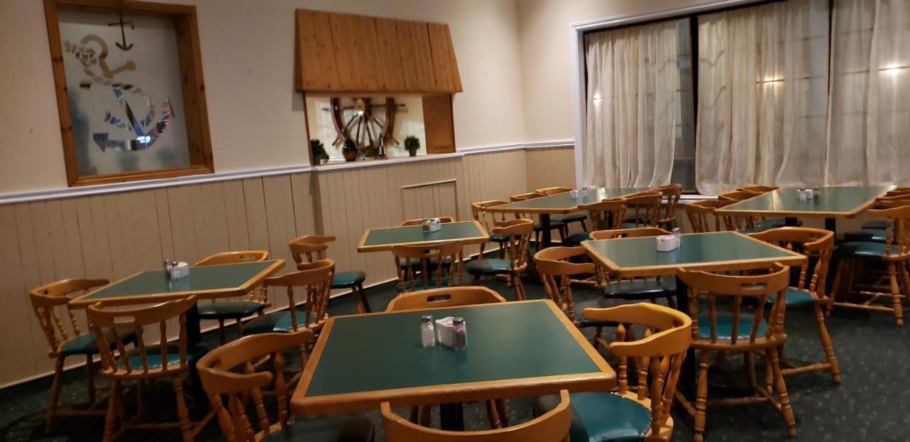 Quality Inn & Suites 1000 Islands Гананок Екстериор снимка