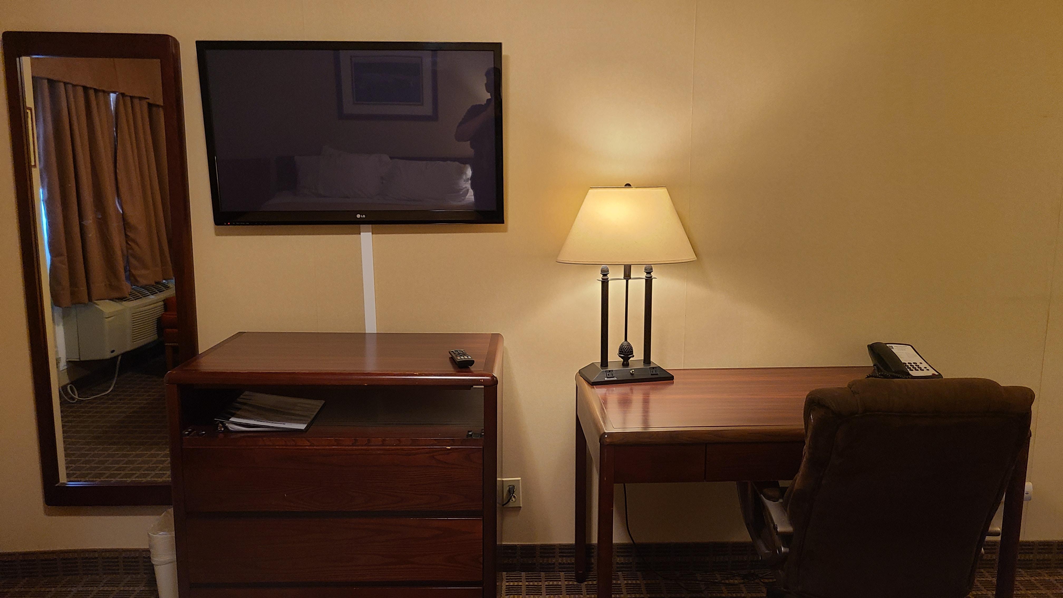 Quality Inn & Suites 1000 Islands Гананок Екстериор снимка